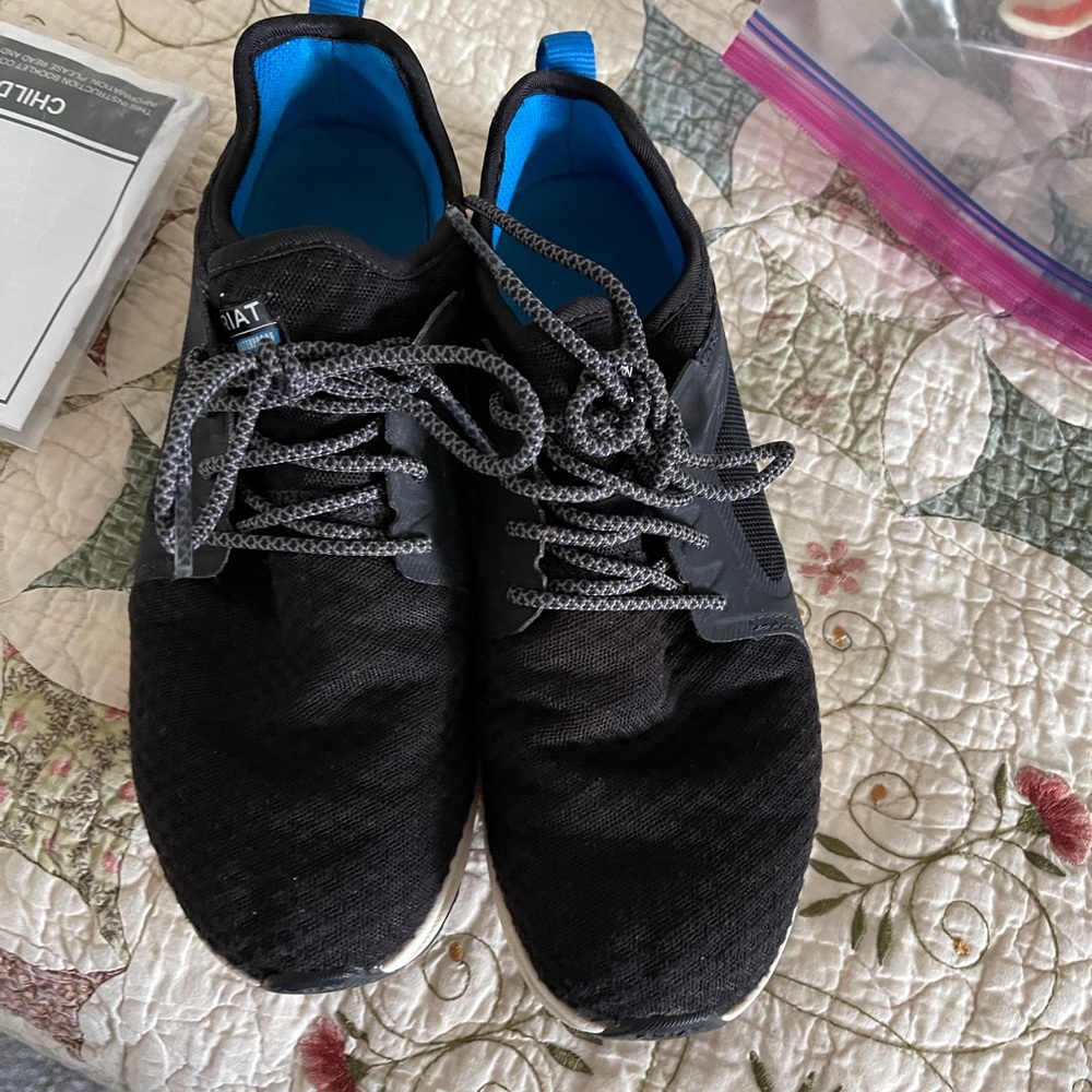 Ariat womens tennis shoes! Waterproof! Black in color!!